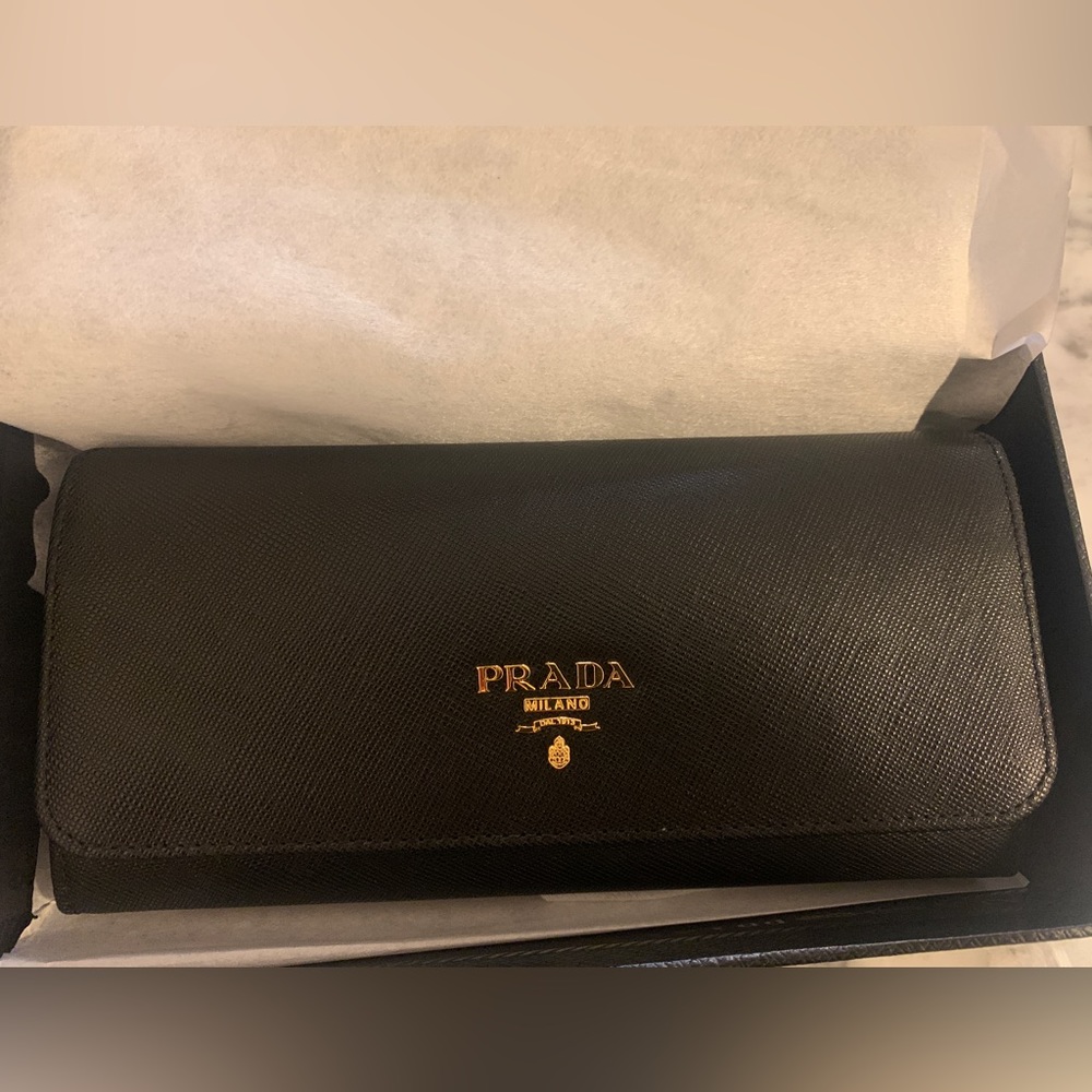 Prada wallet. Never used.